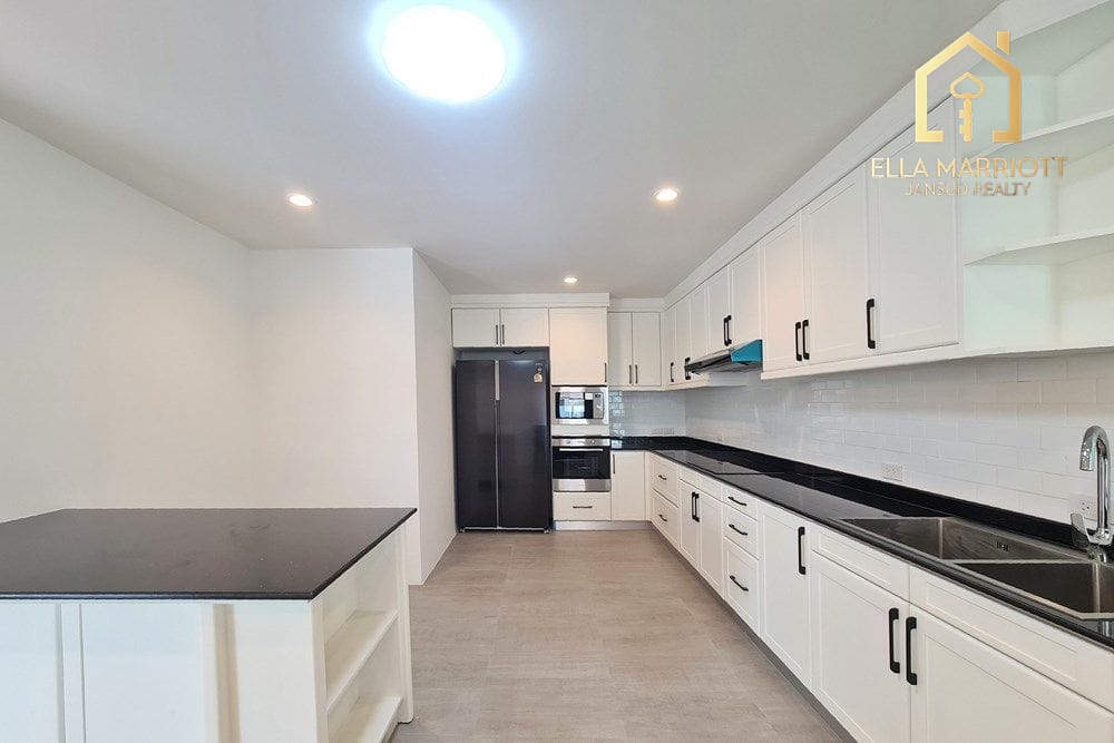 Rent 190K | 380sqm 4BR 4BA 6th Fl | Huge Lanai Balcony | Sukhumvit 26 7