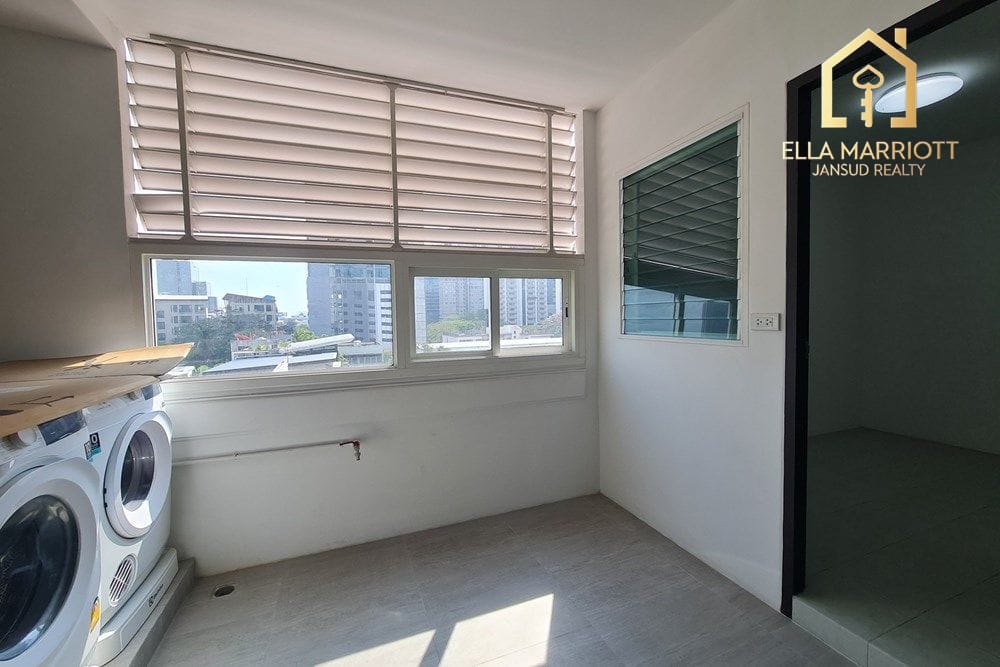 Rent 190K | 380sqm 4BR 4BA 6th Fl | Huge Lanai Balcony | Sukhumvit 26 9