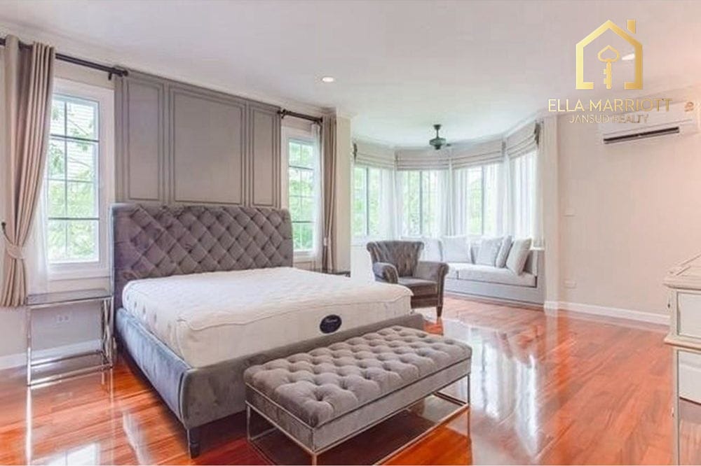 5-Bedroom Villa at Fantasia Villa 4 Bangna - 500m to MRT Sri Iam 12