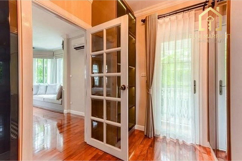 5-Bedroom Villa at Fantasia Villa 4 Bangna - 500m to MRT Sri Iam 15