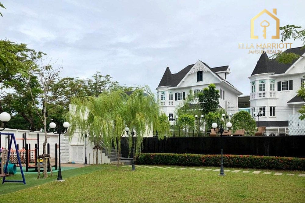 5-Bedroom Villa at Fantasia Villa 4 Bangna - 500m to MRT Sri Iam 19
