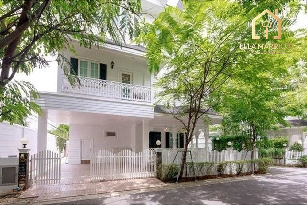 5-Bedroom Villa at Fantasia Villa 4 Bangna - 500m to MRT Sri Iam 2