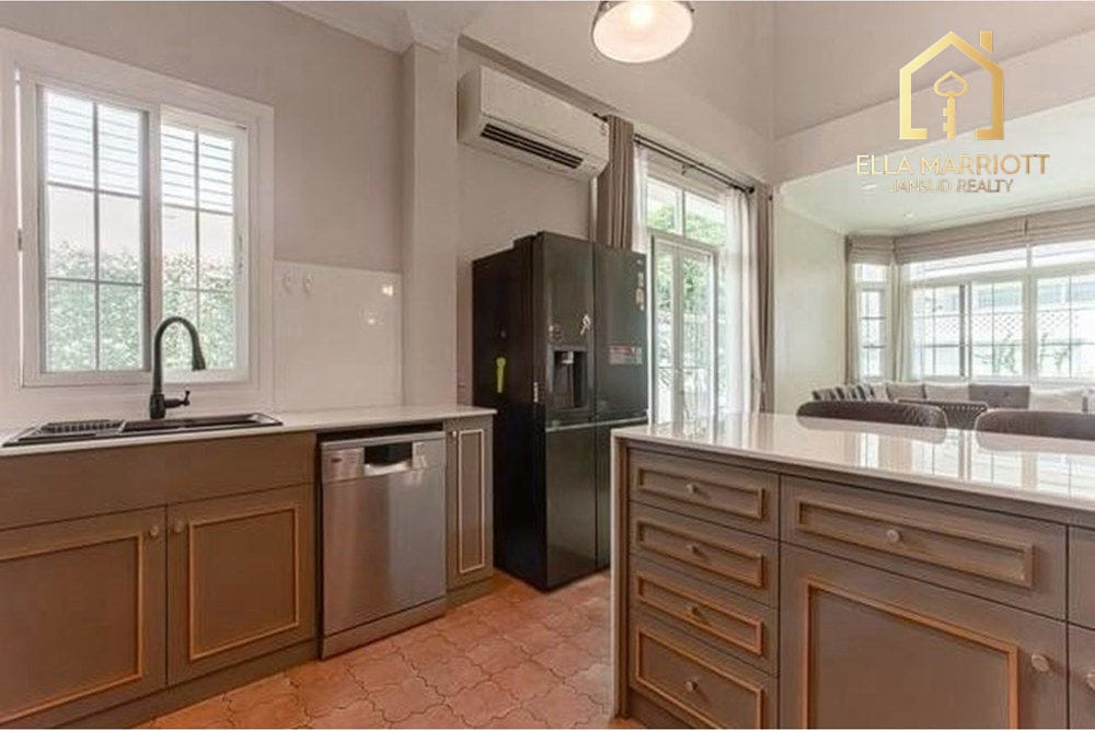 5-Bedroom Villa at Fantasia Villa 4 Bangna - 500m to MRT Sri Iam 9