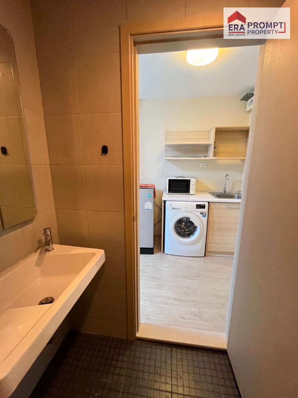 Condo for Sale: Elio Del Ray – Start your new life in a prime Sukhumvit 64 location. Beautiful, ready-to-move-in unit at an affordable price. Enjoy a peaceful atmosphere with full facilities for a simple yet fulfilling lifestyle. 12
