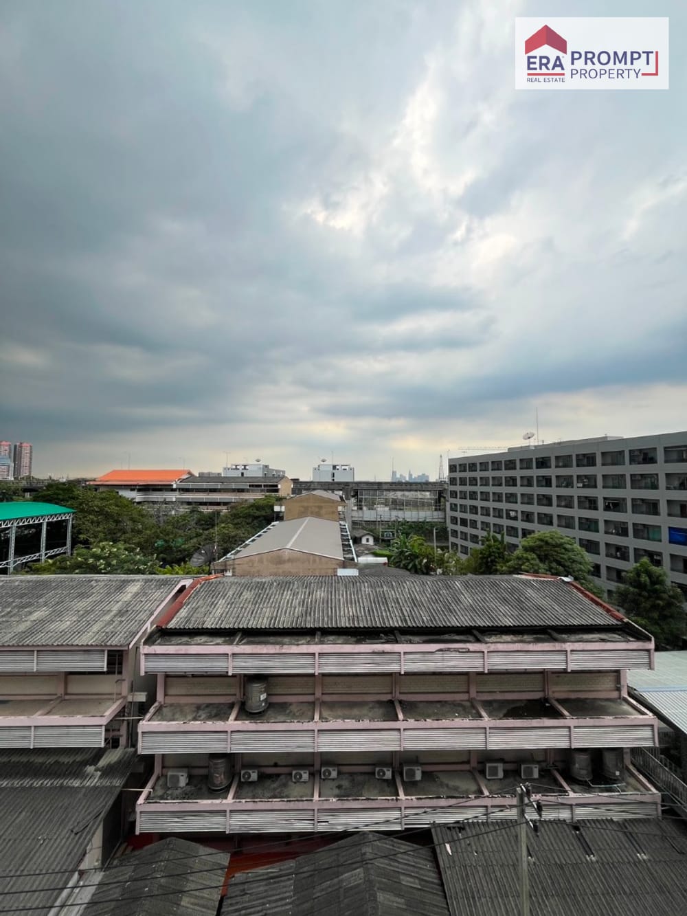 Condo for Sale: Elio Del Ray – Start your new life in a prime Sukhumvit 64 location. Beautiful, ready-to-move-in unit at an affordable price. Enjoy a peaceful atmosphere with full facilities for a simple yet fulfilling lifestyle. 16