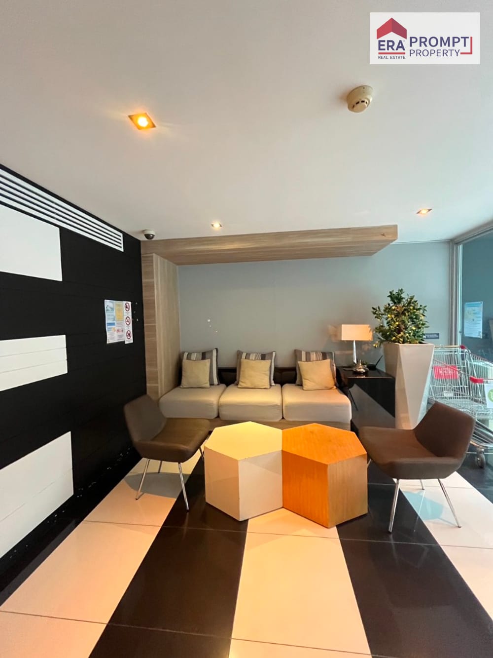 Condo for Sale: Elio Del Ray – Start your new life in a prime Sukhumvit 64 location. Beautiful, ready-to-move-in unit at an affordable price. Enjoy a peaceful atmosphere with full facilities for a simple yet fulfilling lifestyle. 19