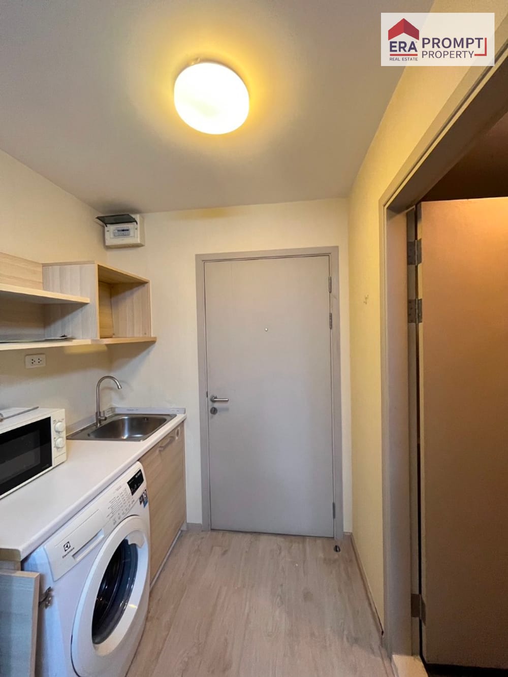 Condo for Sale: Elio Del Ray – Start your new life in a prime Sukhumvit 64 location. Beautiful, ready-to-move-in unit at an affordable price. Enjoy a peaceful atmosphere with full facilities for a simple yet fulfilling lifestyle. 9
