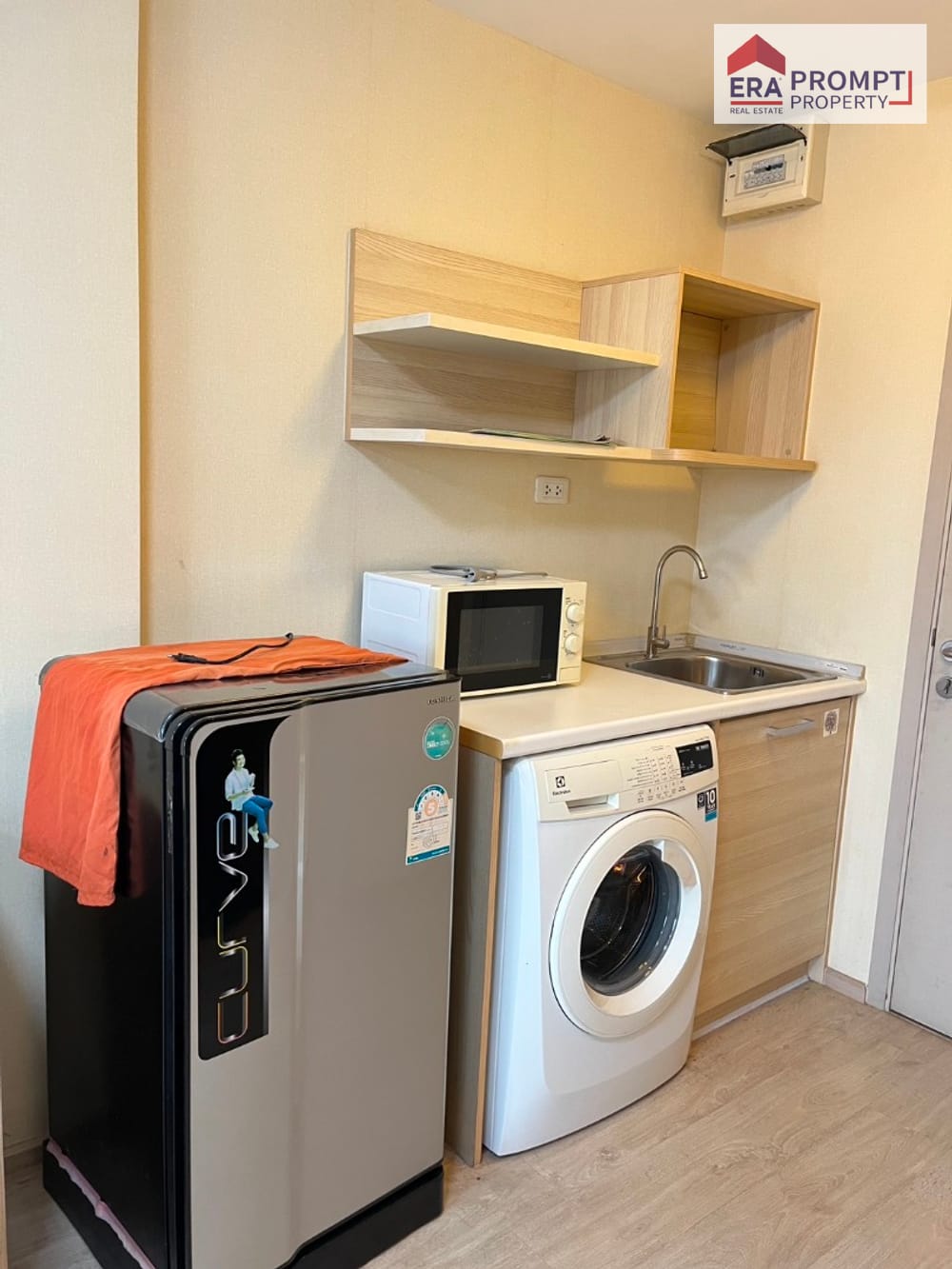 Condo for Sale: Elio Del Ray – Start your new life in a prime Sukhumvit 64 location. Beautiful, ready-to-move-in unit at an affordable price. Enjoy a peaceful atmosphere with full facilities for a simple yet fulfilling lifestyle. 10