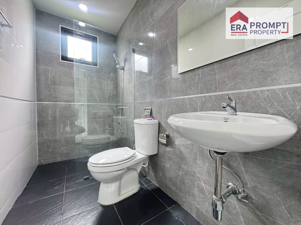 Property Code: Khlong Sam Wa -0001 ✨ Single-Storey Detached House for Sale – D House Project, Soi Pracharuamjai 57 A peaceful residential location with easy access, ideal for families seeking a move-in-ready home. Convenient to markets, shops, schools, a 6