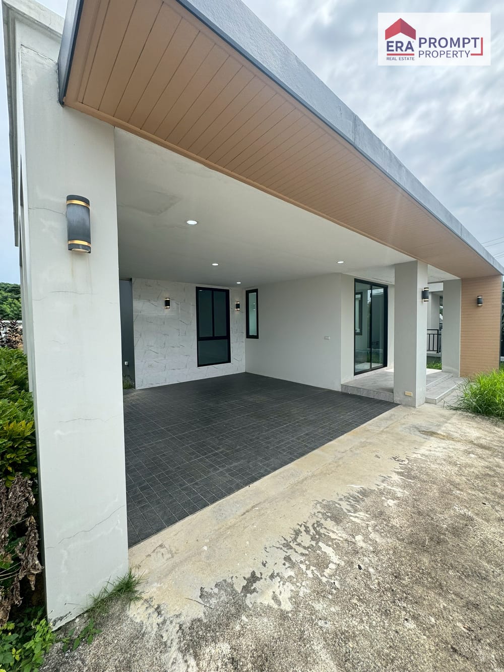 Property Code: Khlong Sam Wa -0001 ✨ Single-Storey Detached House for Sale – D House Project, Soi Pracharuamjai 57 A peaceful residential location with easy access, ideal for families seeking a move-in-ready home. Convenient to markets, shops, schools, a 7