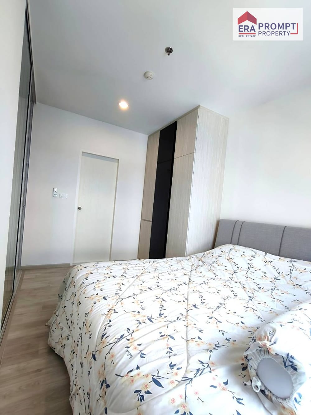 For Sale: Niche MONO Ramkhamhaeng Condominium Experience elevated living with one of the largest facility zones in Ramkhamhaeng — designed for every lifestyle. Bright, airy corner unit with modern design, relaxing atmosphere, and a beautiful open view. 11