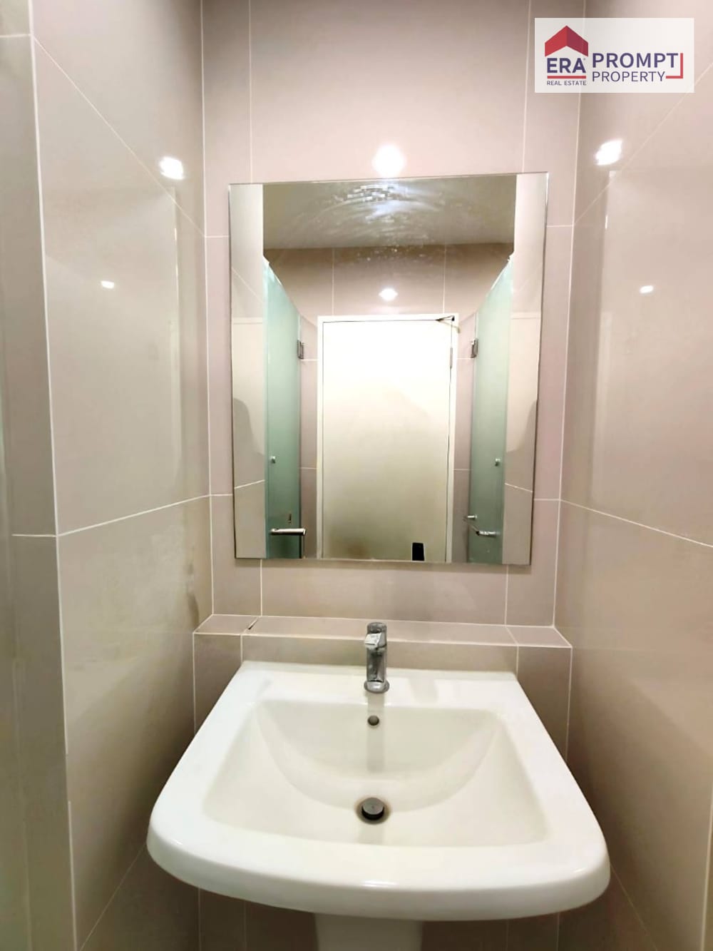 For Sale: Niche MONO Ramkhamhaeng Condominium Experience elevated living with one of the largest facility zones in Ramkhamhaeng — designed for every lifestyle. Bright, airy corner unit with modern design, relaxing atmosphere, and a beautiful open view. 14