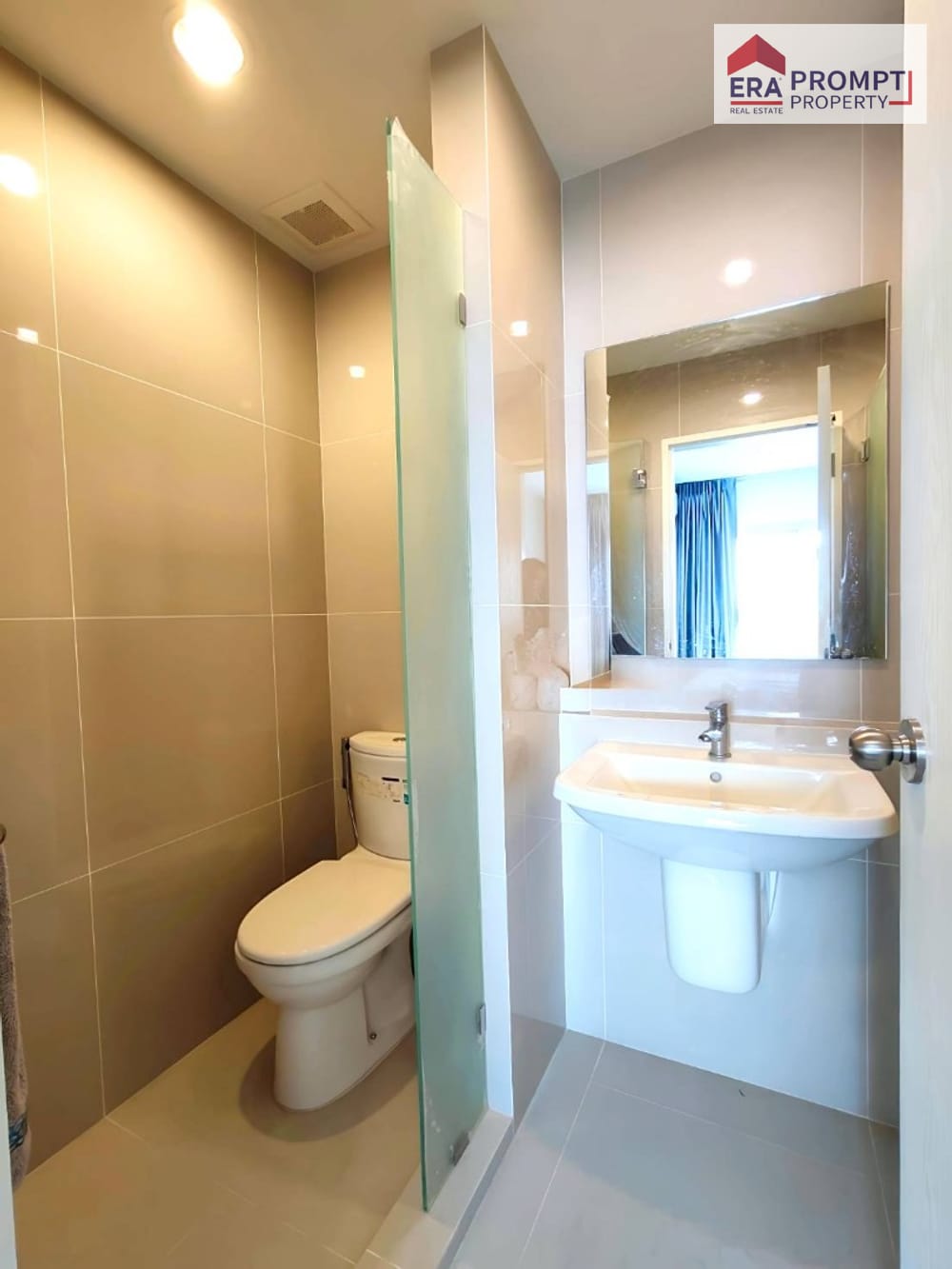 For Sale: Niche MONO Ramkhamhaeng Condominium Experience elevated living with one of the largest facility zones in Ramkhamhaeng — designed for every lifestyle. Bright, airy corner unit with modern design, relaxing atmosphere, and a beautiful open view. 15