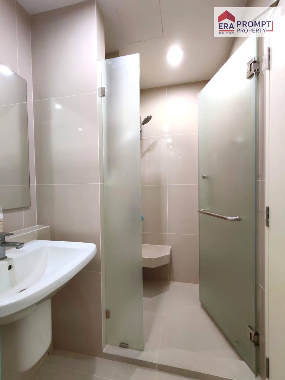 For Sale: Niche MONO Ramkhamhaeng Condominium Experience elevated living with one of the largest facility zones in Ramkhamhaeng — designed for every lifestyle. Bright, airy corner unit with modern design, relaxing atmosphere, and a beautiful open view. 16