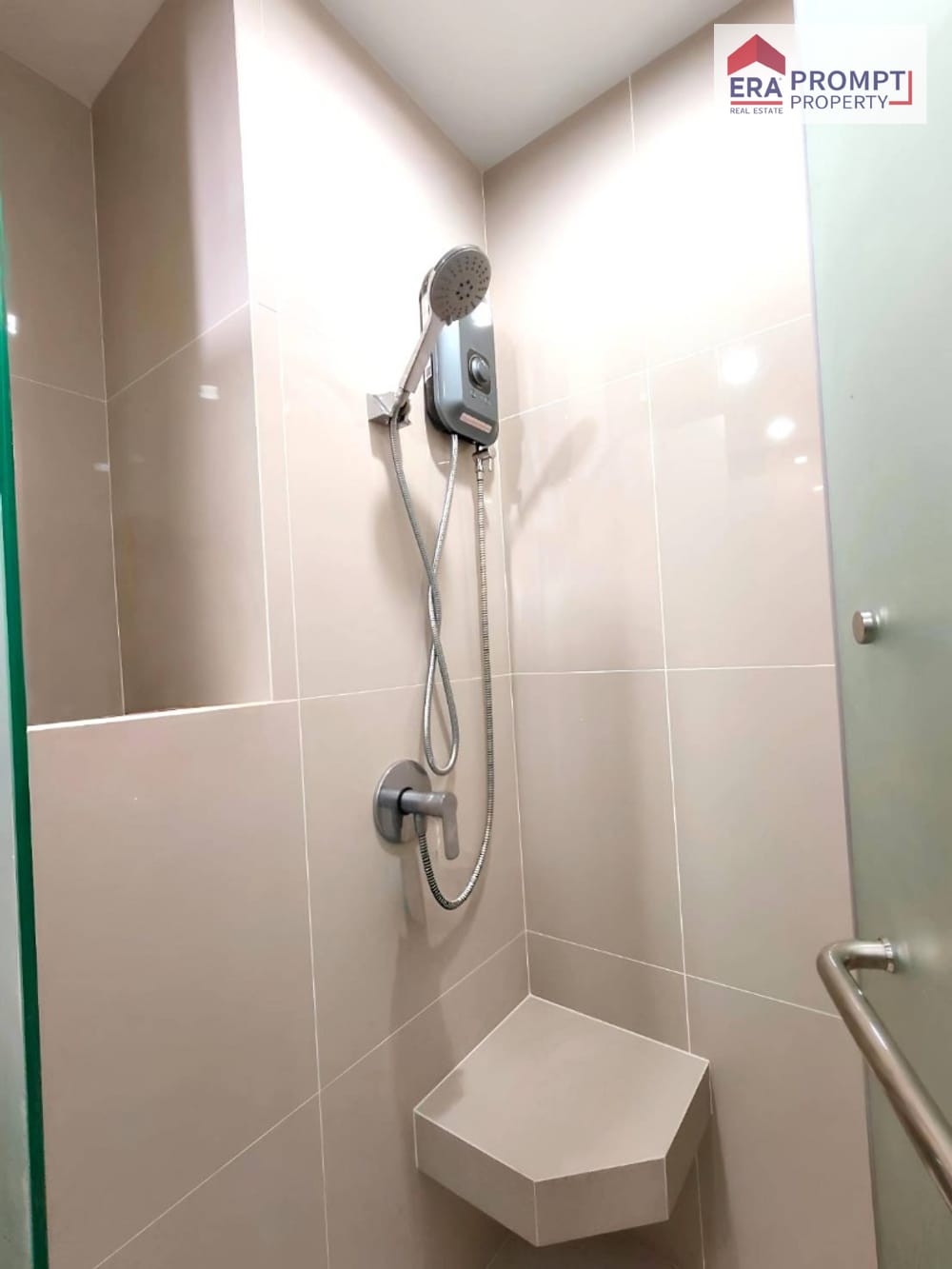 For Sale: Niche MONO Ramkhamhaeng Condominium Experience elevated living with one of the largest facility zones in Ramkhamhaeng — designed for every lifestyle. Bright, airy corner unit with modern design, relaxing atmosphere, and a beautiful open view. 17