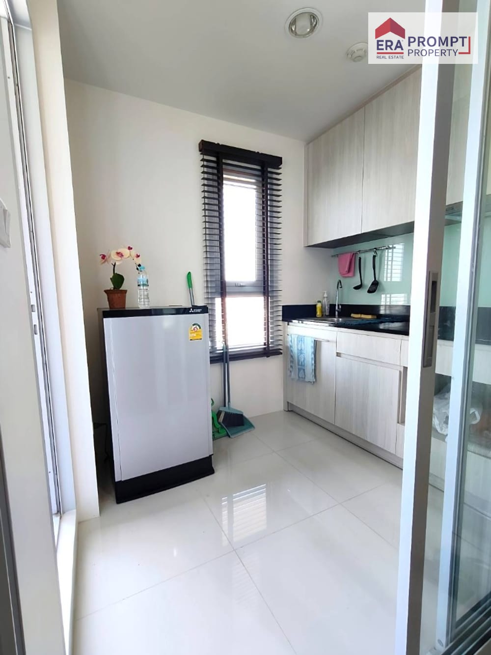 For Sale: Niche MONO Ramkhamhaeng Condominium Experience elevated living with one of the largest facility zones in Ramkhamhaeng — designed for every lifestyle. Bright, airy corner unit with modern design, relaxing atmosphere, and a beautiful open view. 20