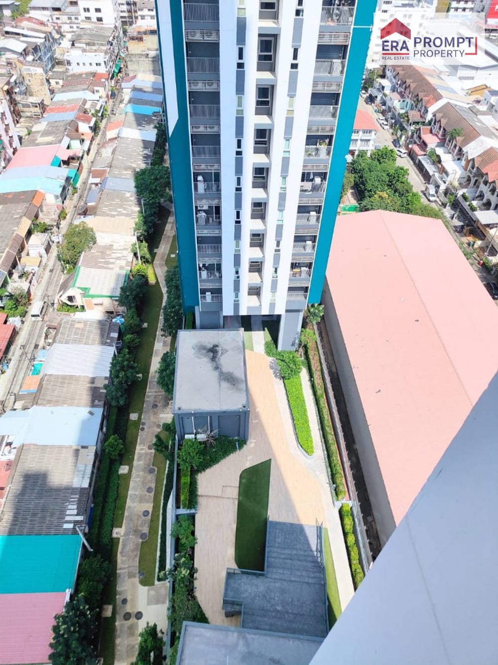 For Sale: Niche MONO Ramkhamhaeng Condominium Experience elevated living with one of the largest facility zones in Ramkhamhaeng — designed for every lifestyle. Bright, airy corner unit with modern design, relaxing atmosphere, and a beautiful open view. 23