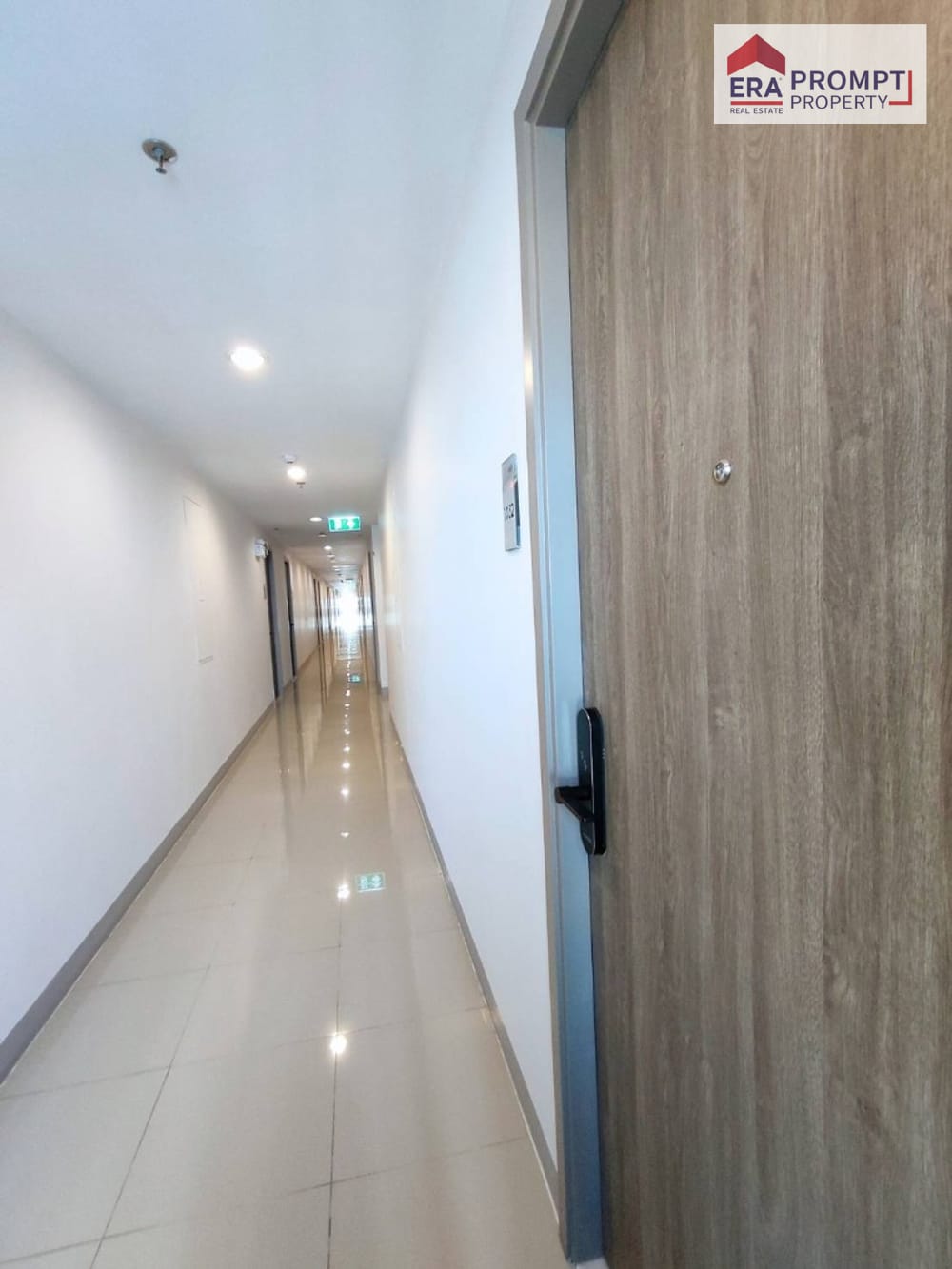 For Sale: Niche MONO Ramkhamhaeng Condominium Experience elevated living with one of the largest facility zones in Ramkhamhaeng — designed for every lifestyle. Bright, airy corner unit with modern design, relaxing atmosphere, and a beautiful open view. 26
