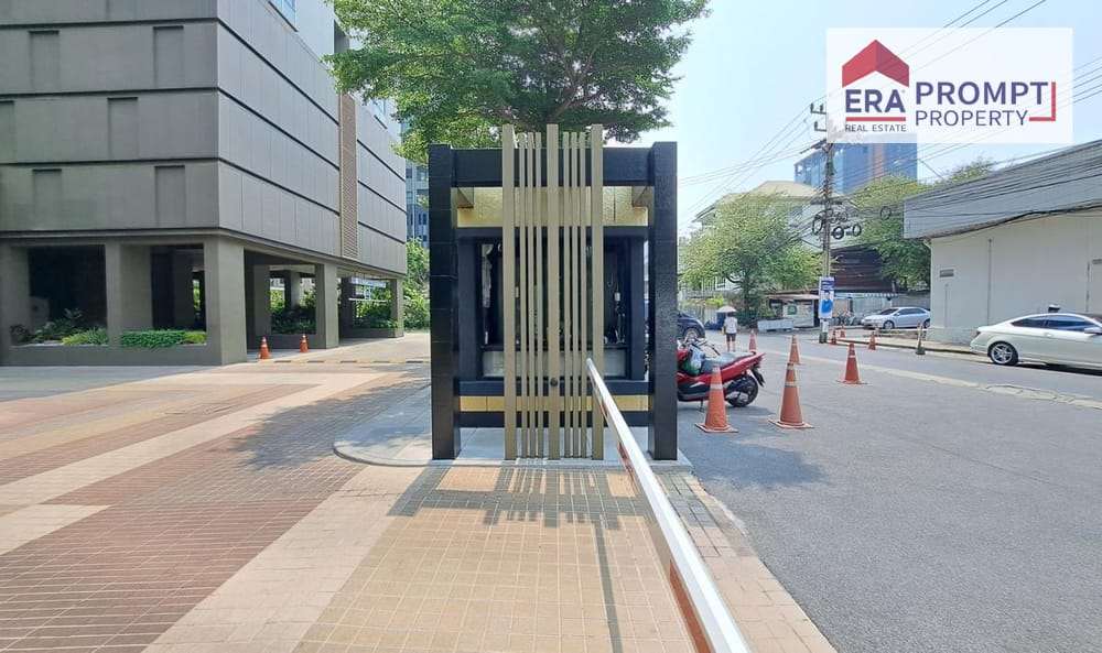 NPA For Sale – Condo Hive Taksin Excellent location, directly connected to BTS Taksin, easy access, in the heart of the city. 4