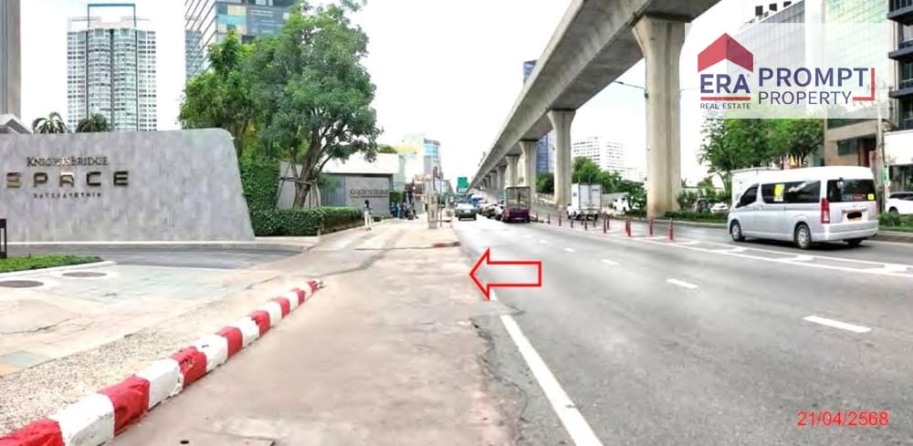 NPA for Sale: KnightsBridge Space Ratchayothin Prime location, close to BTS Ratchayothin, Central Plaza Ladprao, and easy access to all major routes. 3