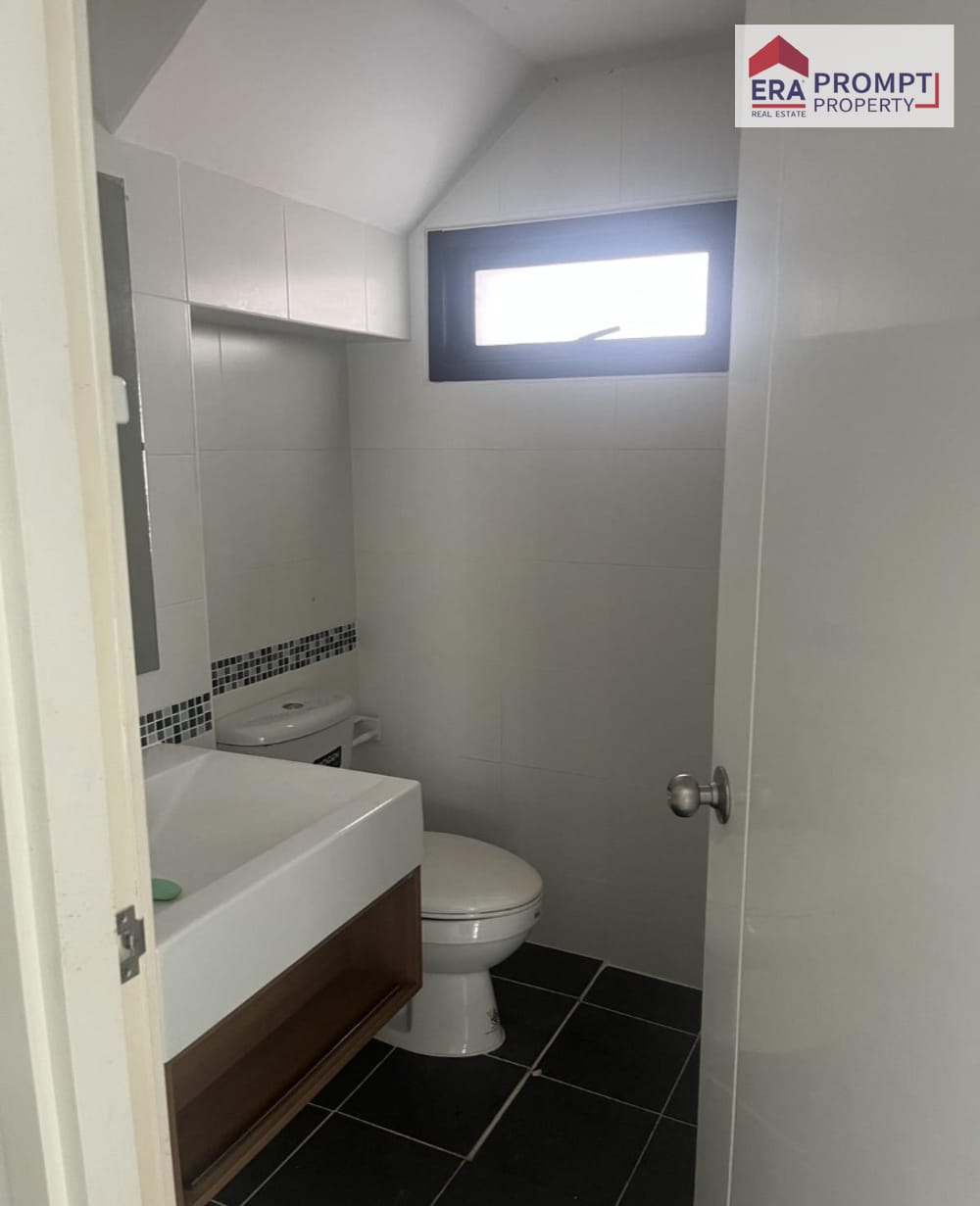 NPA For Sale Townhome for Sale – Baanfah Piyarom Tendro Wongwaen–Lumlukka Klong 6 10