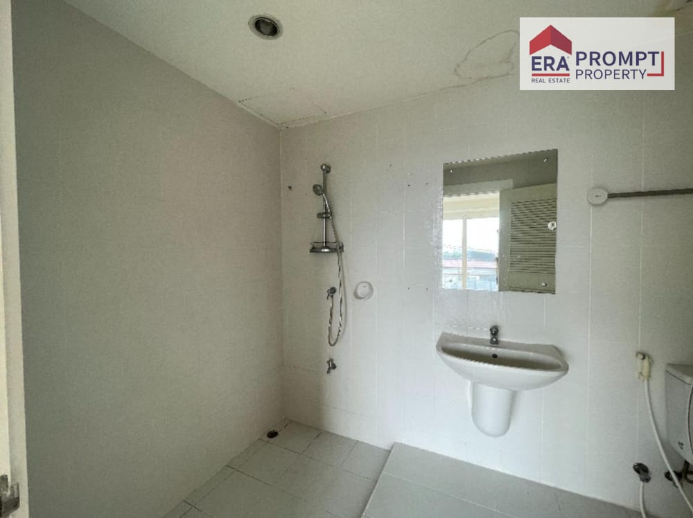 NPA HOT DEAL – The Holme Place Condominium Phuket Condominium in a convenient community location, offering easy living with complete lifestyle access. 4
