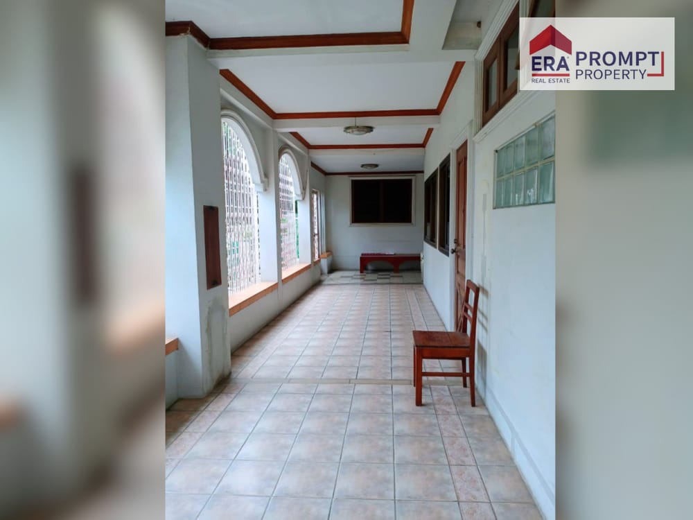 Spacious 11-Bedroom House for Sale 14