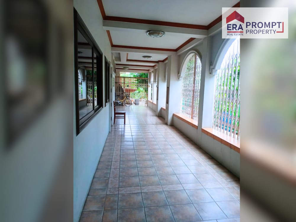 Spacious 11-Bedroom House for Sale 15