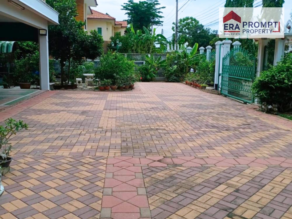 Spacious 11-Bedroom House for Sale 16