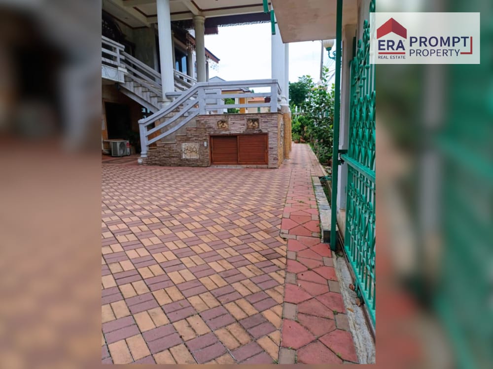 Spacious 11-Bedroom House for Sale 20