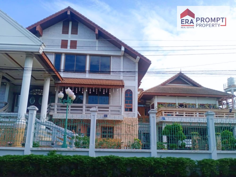 Spacious 11-Bedroom House for Sale 3