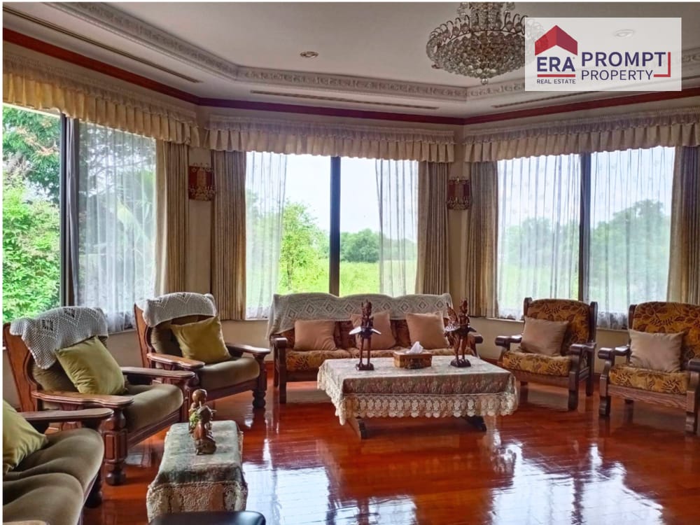 Spacious 11-Bedroom House for Sale 4