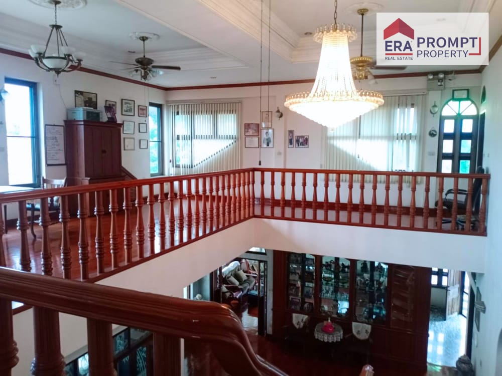 Spacious 11-Bedroom House for Sale 6