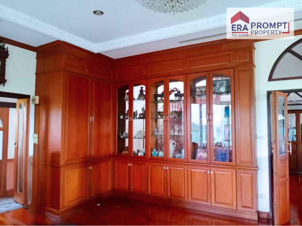 Spacious 11-Bedroom House for Sale 8