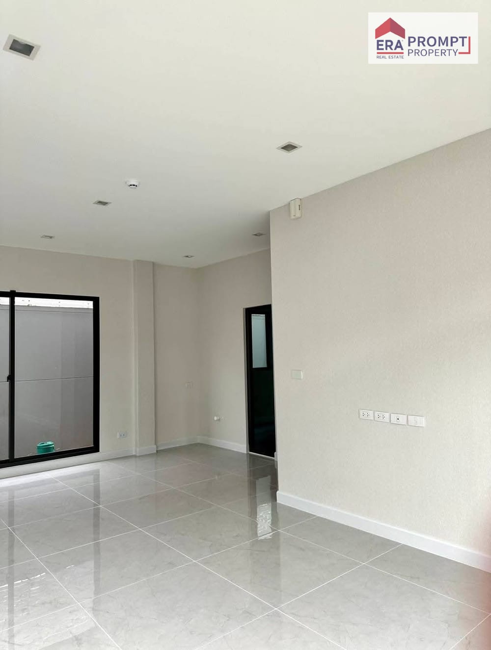 Продаю 4-к. дом, 180м², 2/2 эт. ЖК Bangkok Boulevard Ramkhamhaeng-Wongwaen 11