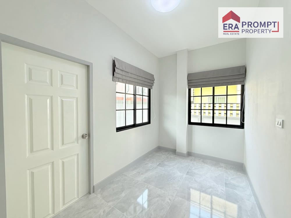 4-Bedroom House for Sale | Ratchaphruek Hathairat | Free Transfer Fees 13