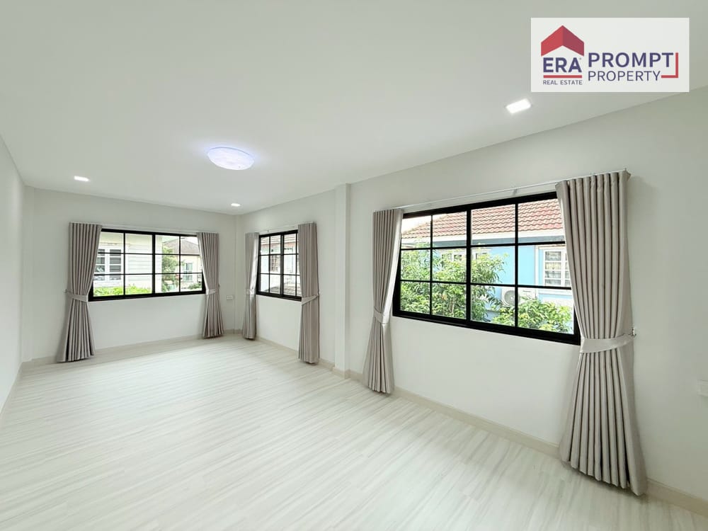  Spacious 5-Bedroom Renovated House, Ready to Move In | KC Garden Home 9 10