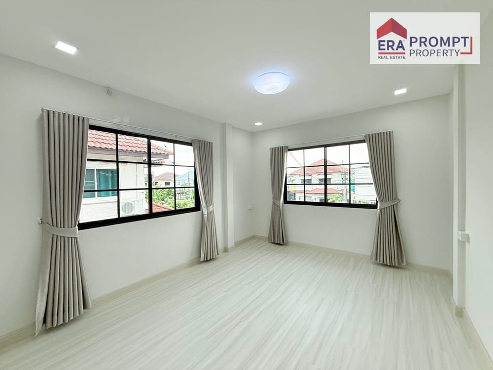  Spacious 5-Bedroom Renovated House, Ready to Move In | KC Garden Home 9 11