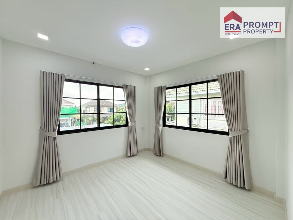  Spacious 5-Bedroom Renovated House, Ready to Move In | KC Garden Home 9 12