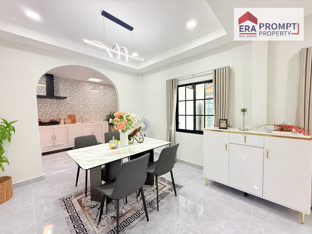  Spacious 5-Bedroom Renovated House, Ready to Move In | KC Garden Home 9 6