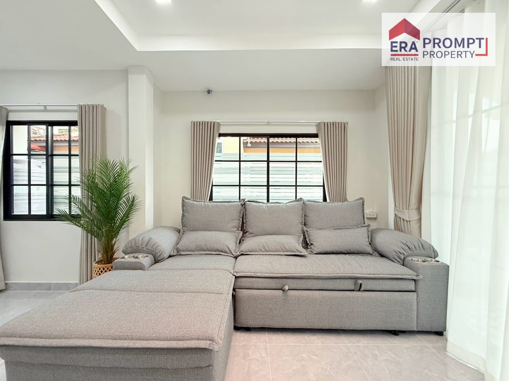  Spacious 5-Bedroom Renovated House, Ready to Move In | KC Garden Home 9 3