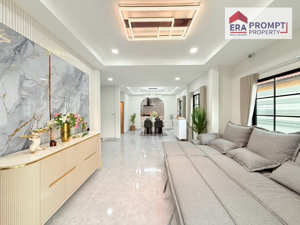  Spacious 5-Bedroom Renovated House, Ready to Move In | KC Garden Home 9 4