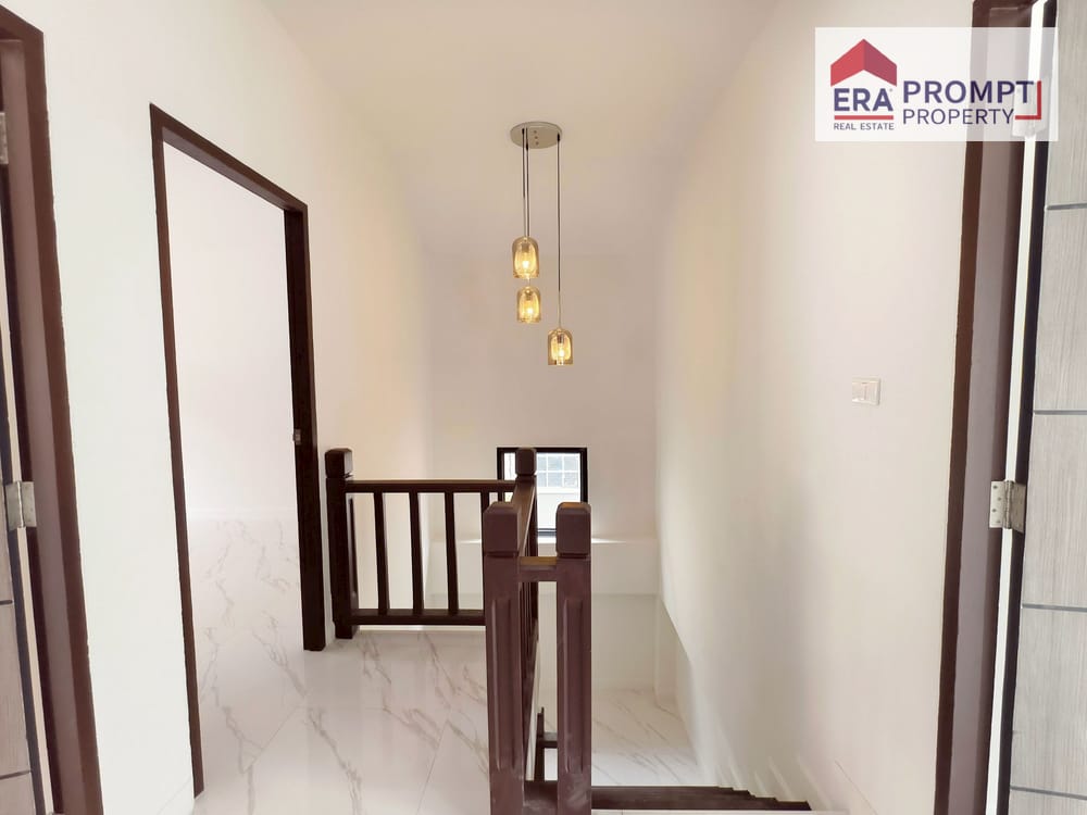 🏡✨ Beautiful Ready-to-Move-In Home! Just Bring Your Bags! Newly Renovated Minimalist Twin House 5.39 Million 2