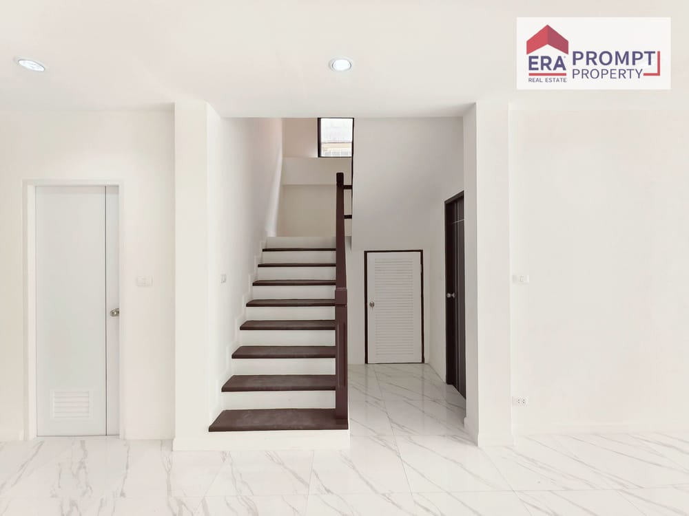 🏡✨ Beautiful Ready-to-Move-In Home! Just Bring Your Bags! Newly Renovated Minimalist Twin House 5.39 Million 3