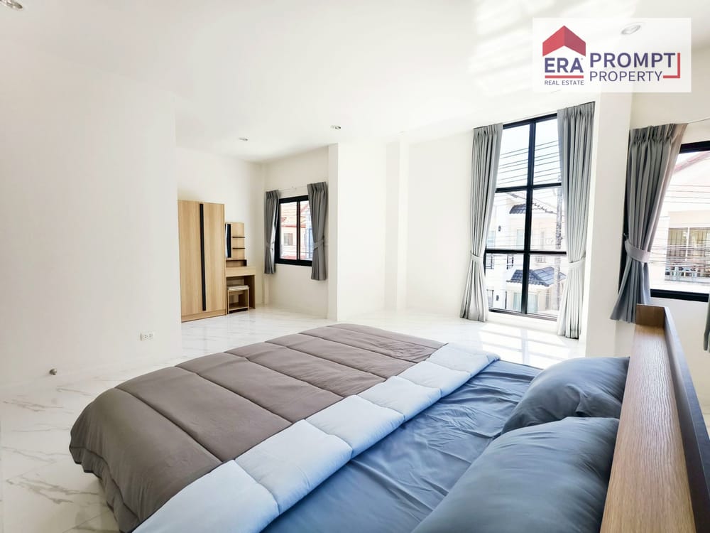 🏡✨ Beautiful Ready-to-Move-In Home! Just Bring Your Bags! Newly Renovated Minimalist Twin House 5.39 Million 4