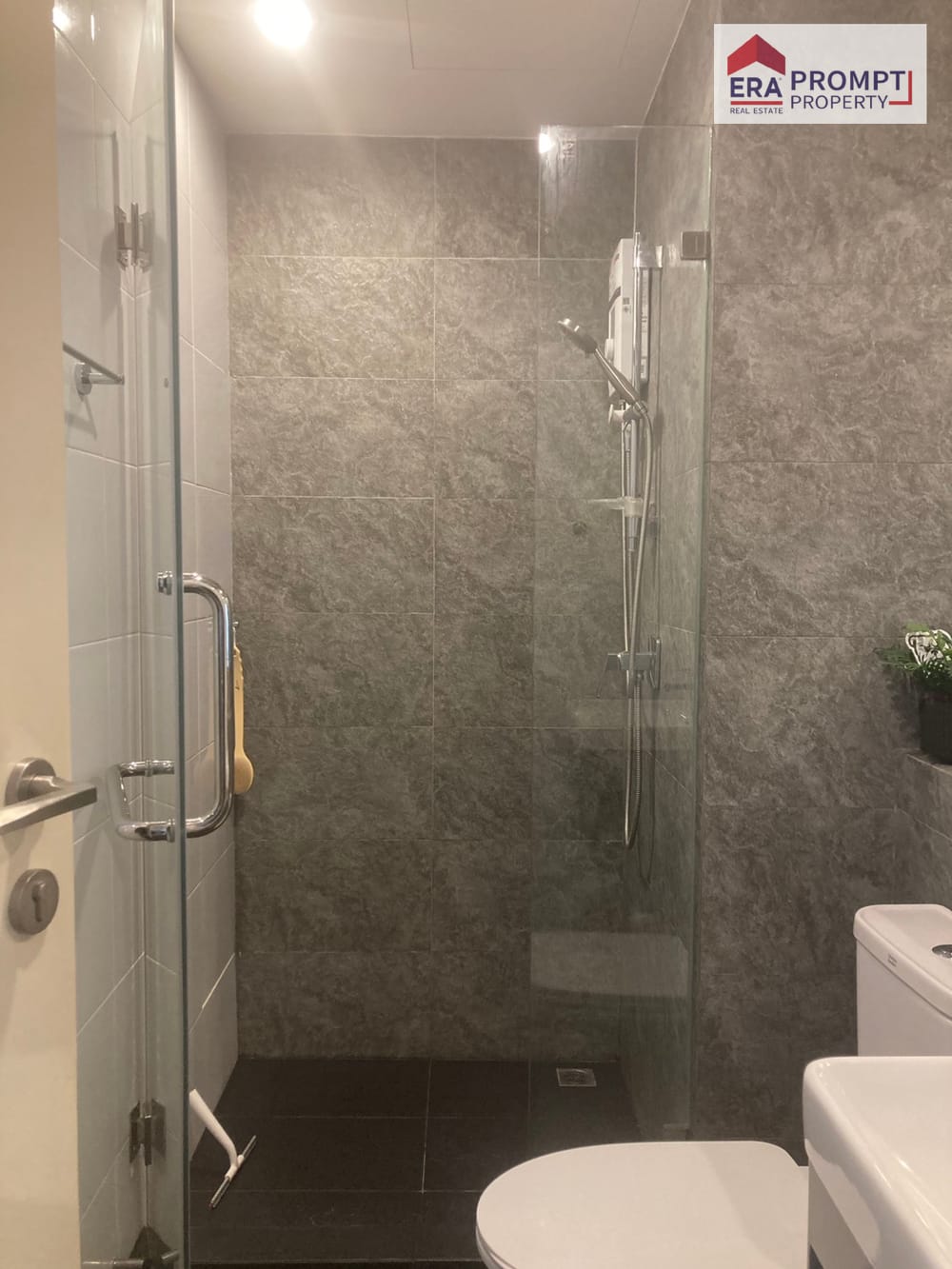 FOR SALE!!! Zelle Rattanathibet 2 | Corner Unit on the 8th Floor with a Private View, Fully Furnished with Electrical Appliances!!! 11