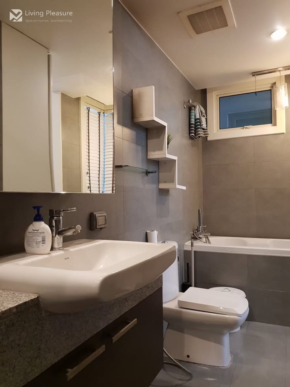 1 Bedroom Condo for Rent I Manhattan Chidlom - Pet Friendly and Close to ARL Ratchaprarop 11