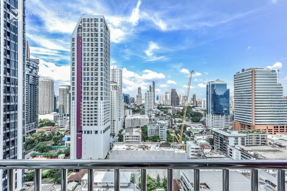 2-Bedroom Pet-Friendly Condo for Rent I Fullerton Sukhumvit I Near BTS Ekkamai 14