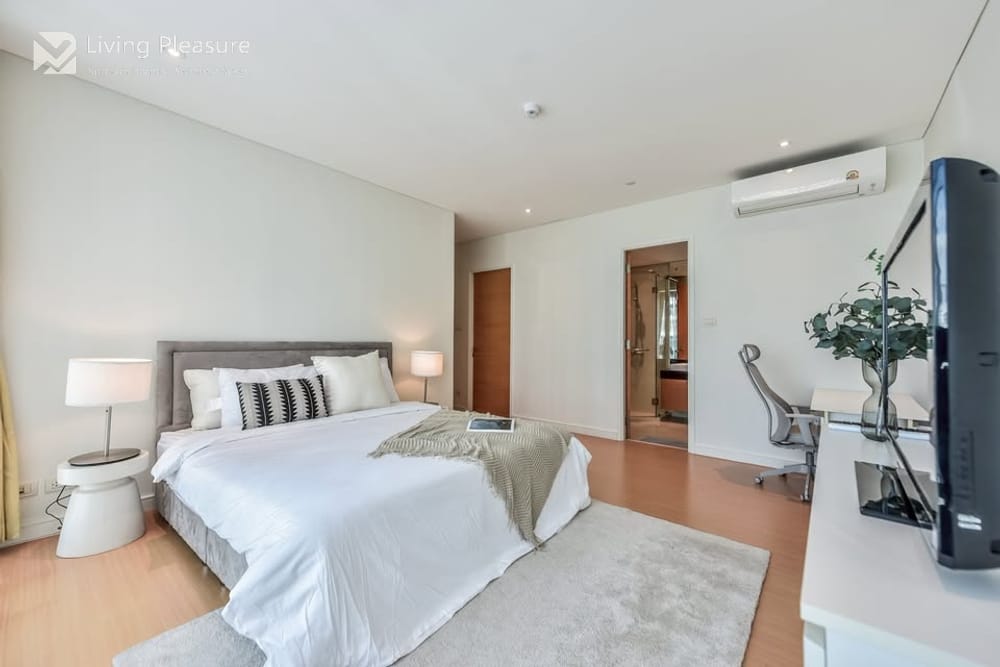 2-Bedroom Pet-Friendly Condo for Rent I Fullerton Sukhumvit I Near BTS Ekkamai 4