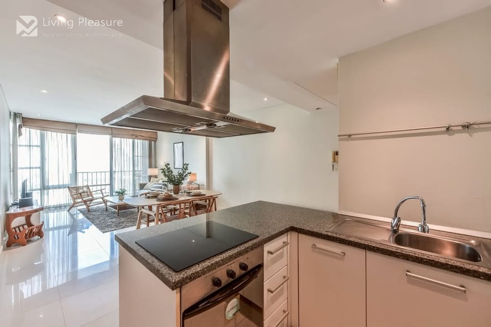 2-Bedroom Pet-Friendly Condo for Rent I Fullerton Sukhumvit I Near BTS Ekkamai 6